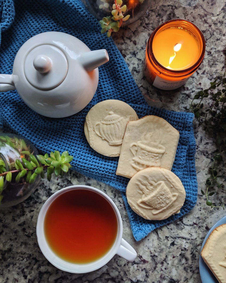Happy 2020! 🎉Spending this rainy day taking down Christmas decorations, getting back into our regular routine, and eating the last of the sugar cookies we made. I do love the fresh, hopeful feeling that comes with the new year. New decade. <a href="/ZealongTea/">Zealong Tea</a>