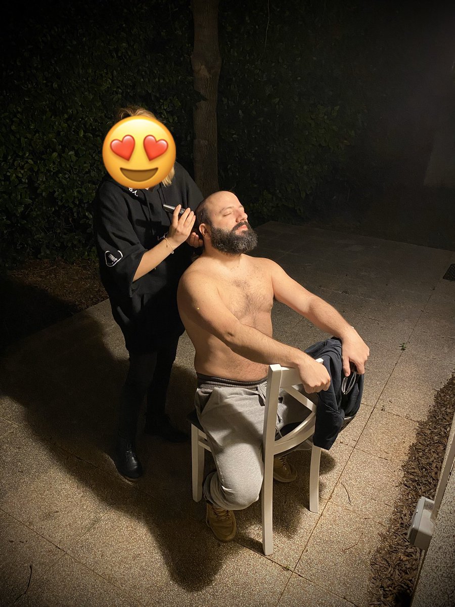 Imagine tu sors de ta maison dans ton jardin et tu vois ça