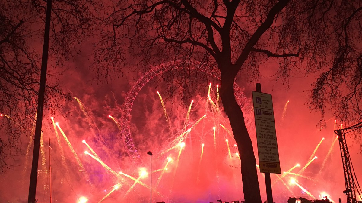 FAMOS_ores's tweet photo. The FAMOS team wishes everyone a happy new year.
We also hope for a successful FAMOS project year.
No blue fireworks in the pictures, which require #Copper. Red fireworks indicative of high Sr/Y ratios π²π§π€
#VamosFAMOS #LondonIsOpen https://t.co/DFmMuGecku