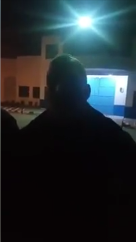epsilonov71's tweet photo. Live:🇩🇿
02 Janvier:
Prison Koléa سجن القليعة
Les braves citoyens attendent la libération de Karim Tabbou depuis 16h.
L'un de ses avocats ignore s'il sera libéré ou non.
Mes sinçères excuses pour le tweet posté sur La libération de Tabbou.
Avec une telle journée pleines d'infos. https://t.co/ErygQAbohn