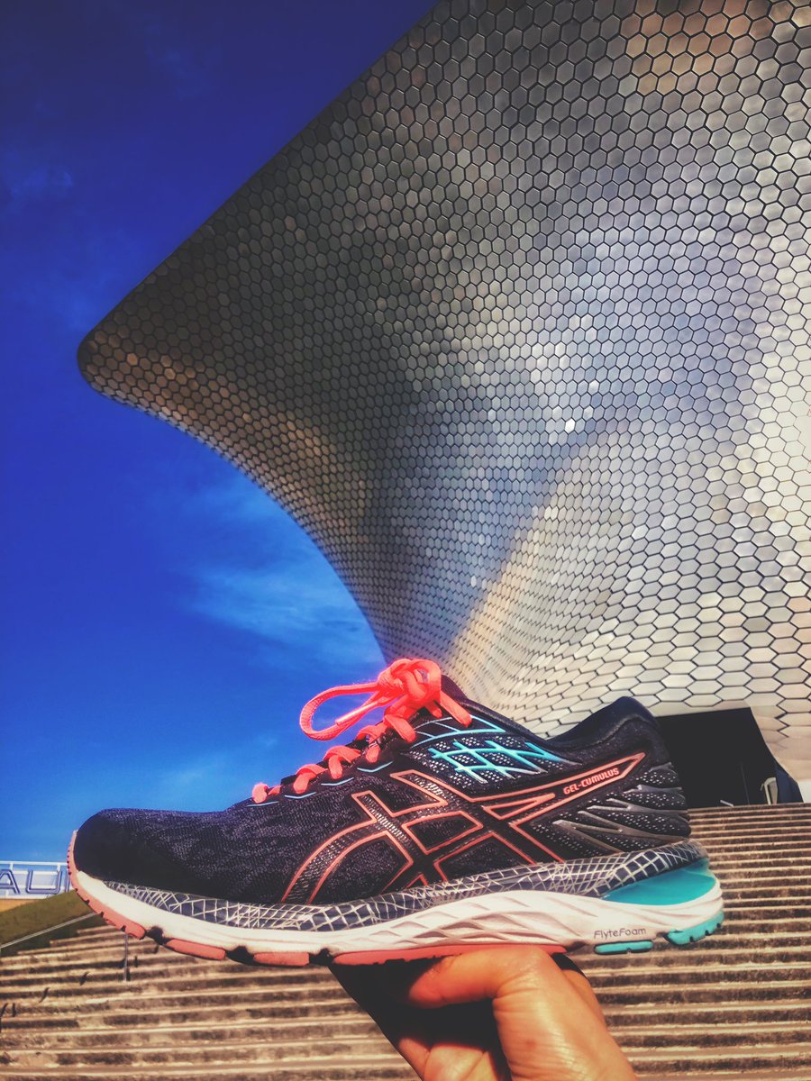 eryci79's tweet photo. #asicsmexico #gelcumulus21 #2020NewYear #werunla #mxrunlam #imoveme https://t.co/s975H0tAet