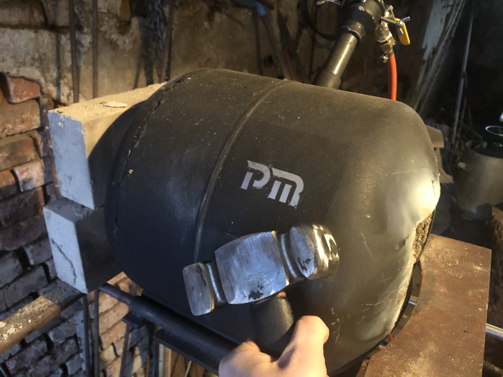 pawelmaziarz's tweet photo. Pamiętacie z #CONFidence2019 czy z #wth19 mój cel na 2019? Wykuć młotek. 2 dni opóźnienia (jak na normy IT to i tak tyle co nic;) - oto on! #ayeah! https://t.co/PSJvi299mC