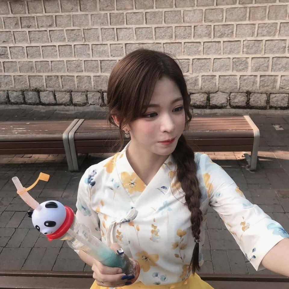 PROMlS_9's tweet photo. ㅤ🎀 ❝ lιkᥱ a promιsᥱ, fιnd 𝑷𝑹𝑶𝑴𝑰𝑺_𝟗 › #PINKFACTORYDB♡.

Lucina anda encantada de venir a cantar NO NO NO a todo pulmón, ¡felicidades! (≧◡≦) https://t.co/kQdPxeHuhZ