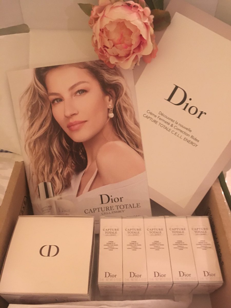 yanisport's tweet photo. Merci ⁦@Dior⁩ ❤️bonne et heureuse année #capturetotale #cellenergy #dior https://t.co/WFVRUy3Fpe