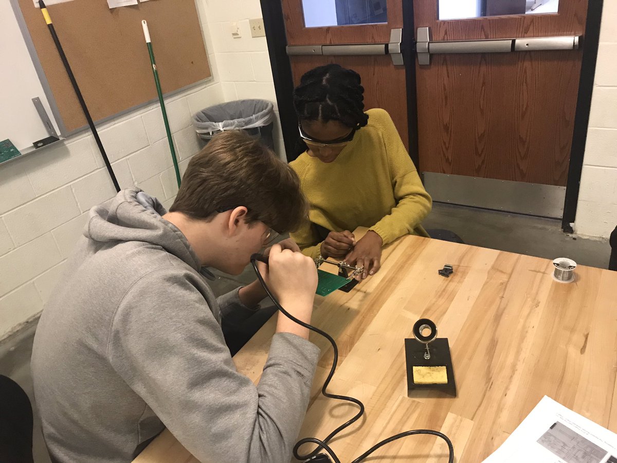 TheAHSMrLandry's tweet photo. Learning to solder and create a random number generator in DE. #AppoShines #Jagineers #ahschat https://t.co/mmFGq3cP2z