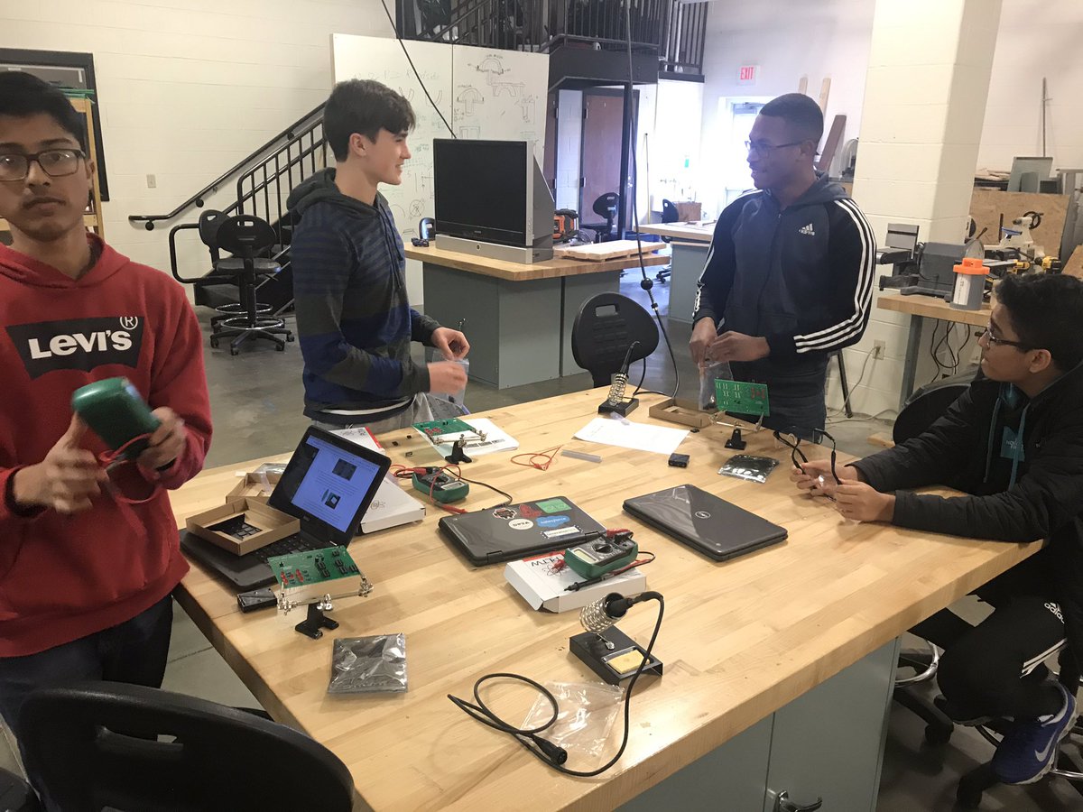 TheAHSMrLandry's tweet photo. Learning to solder and create a random number generator in DE. #AppoShines #Jagineers #ahschat https://t.co/mmFGq3cP2z