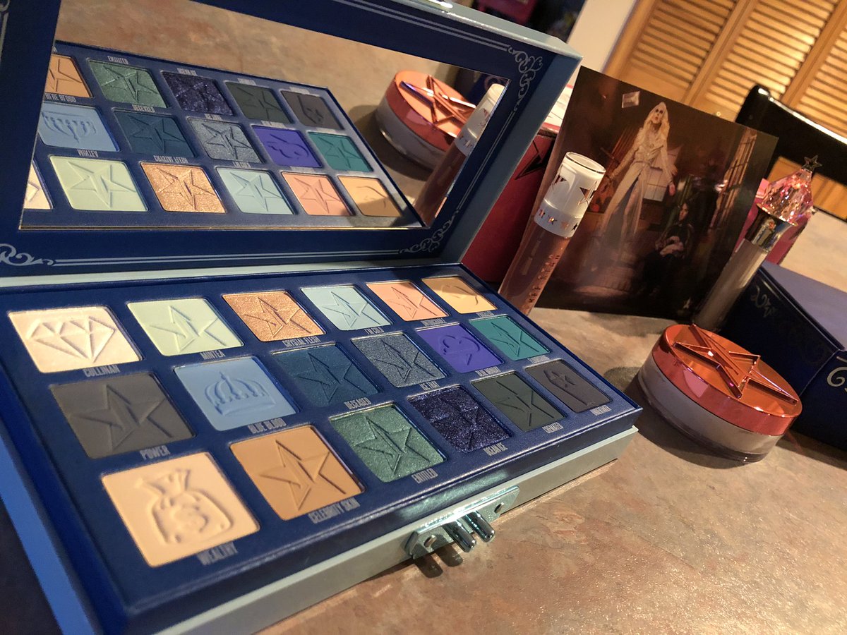 HeatherIsRogers's tweet photo. I FINALLY got my Christmas present from my fiancée from @JeffreeStar #JeffreeStarCosmetics  and I got my #BlueBlood palette with a smudge on it 😢😭 it’s still gorgeous tho 😍 Thank you! 🥰 https://t.co/M3Rv48MgzG