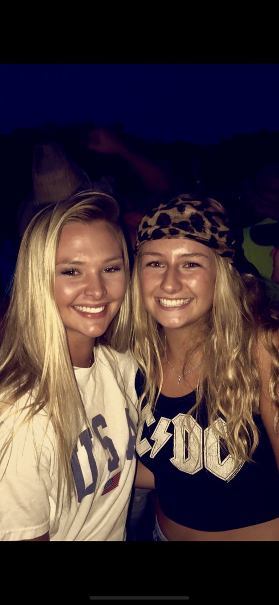 AllyMandeville's tweet photo. Throwback to our glory days, Happy Birthday @LondynBardin !!! I love you so much girl! Beyond blessed to have a friend like you all these years ♥️♥️ https://t.co/fdA6GGch2T