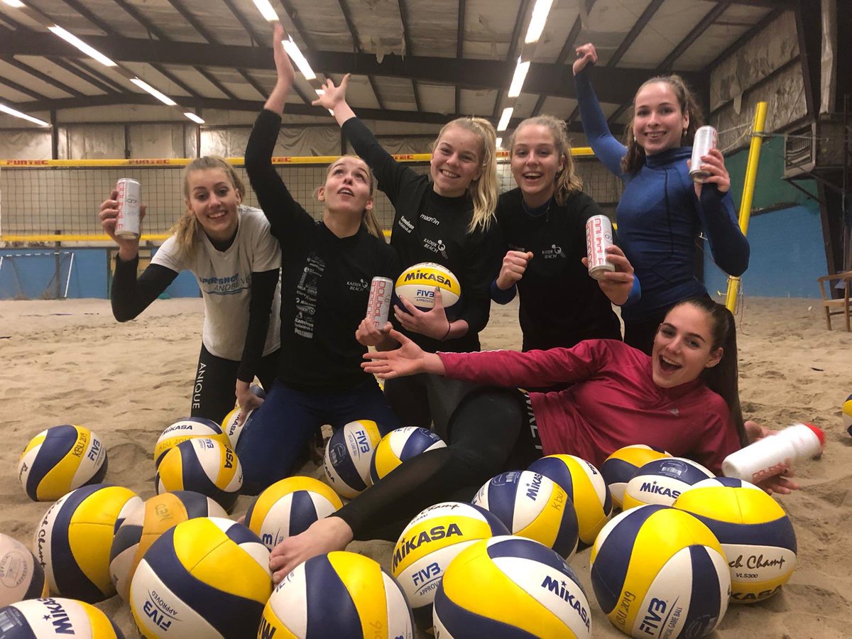 Beachsport's tweet image. Beachsport leden doen mee aan NK-indoor @BeachAalsmeer 
Wie zijn dat?
facebook.com/67375307935484…