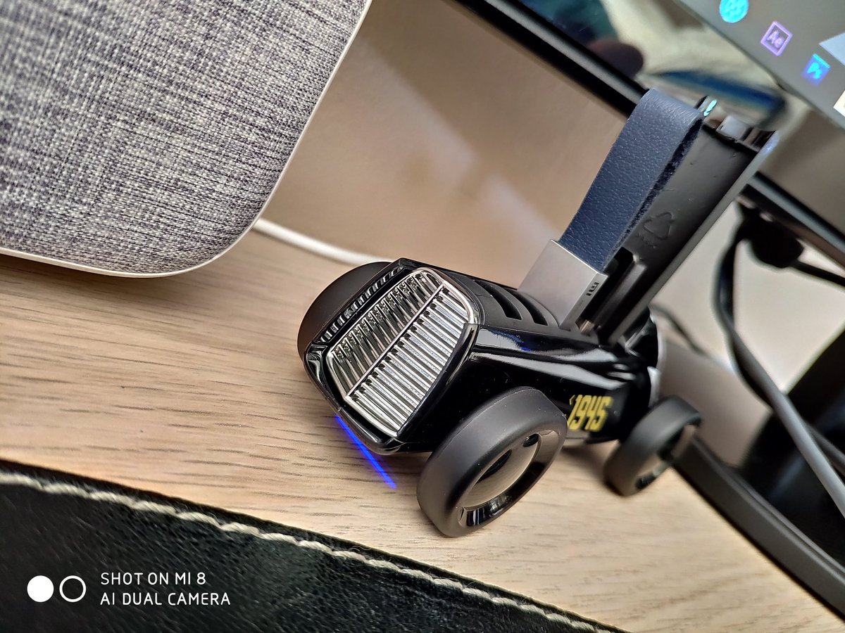 XiaomiTeam's tweet photo. Salut La Team 😊

Un p'tit HUB USB façon Voiture Vintage de Marque Collaboratives BCase 🤩😍

Existe en deux coloris : Noir et Rouge

#Xiaomi #TxA @XiaomiTeam @Xiaomi #BCase https://t.co/DlMLRkKe0a