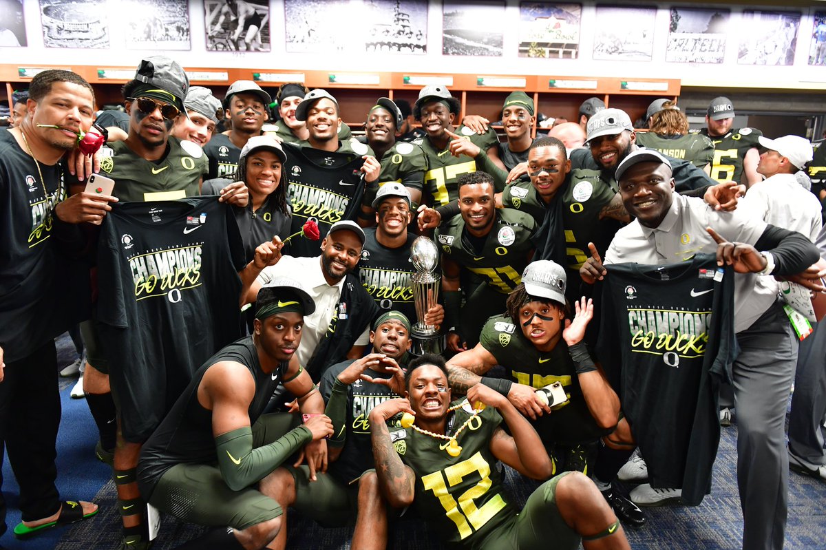 ZoomOnSports's tweet photo. Rose Bowl celebration https://t.co/57lcknecub