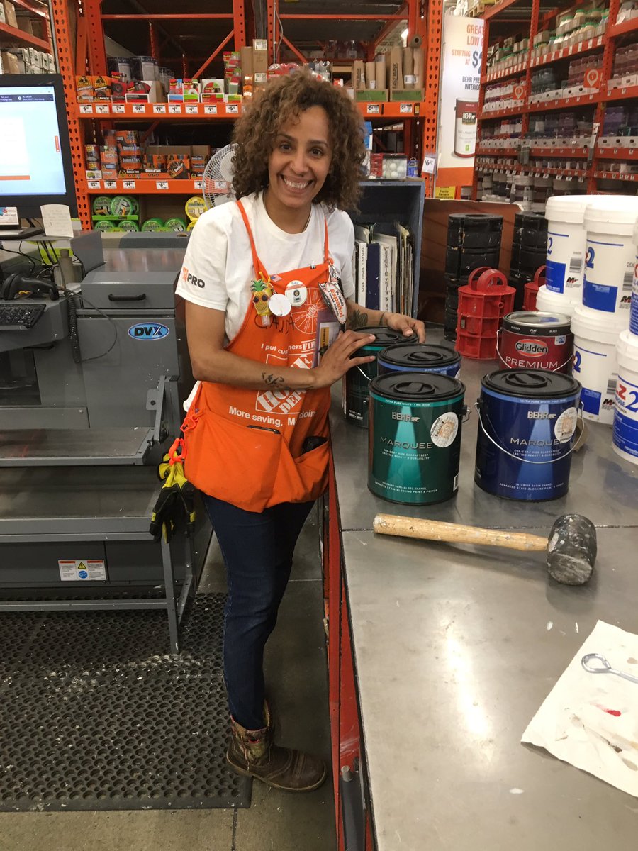 Claudia serving up marquee goodness right before close!! Awesome job taking care of our customers! @spohn3857 <a href="/athornton0412/">Anthony Thornton</a> <a href="/Jeff_Johnson26/">Jeff Johnson</a>