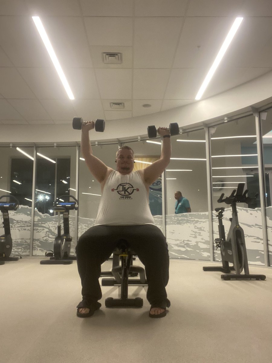 DJKDuBOmaha's tweet photo. After a great day w/ family between amusement park & Ben & Jerry’s visit why not finish strong! BETTER ME even on VACA 2020! #JAN02 #WEareMAKINGmemories #WEdidTHAT #GOTjuice #OMAHAtopFAN #FAMILYlife #FITfam #EXERCISE #1dayATaTIME #BLOGGER #THURSDAYtrip #gymTIME #inspireDAILY https://t.co/bbfSZQ65iC