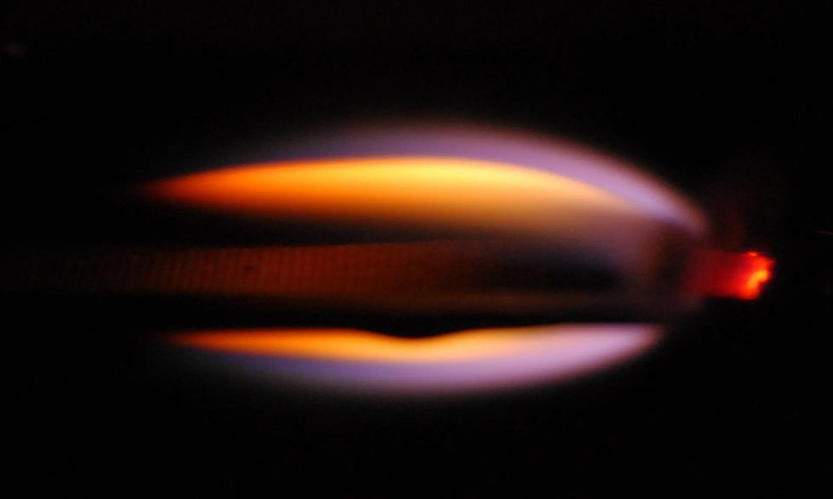 Elec_Universe's tweet photo. Confined #plsama Combustion on ISS " In zero gravity flames can be spherical or can be elongated by external flows of air. According to Ferkul the astronauts love getting to burn stuff,. They really enjoy the experiments because they’re so hands on “ https://t.co/0vXHf08YD1 https://t.co/pQ7ZYw9UAS