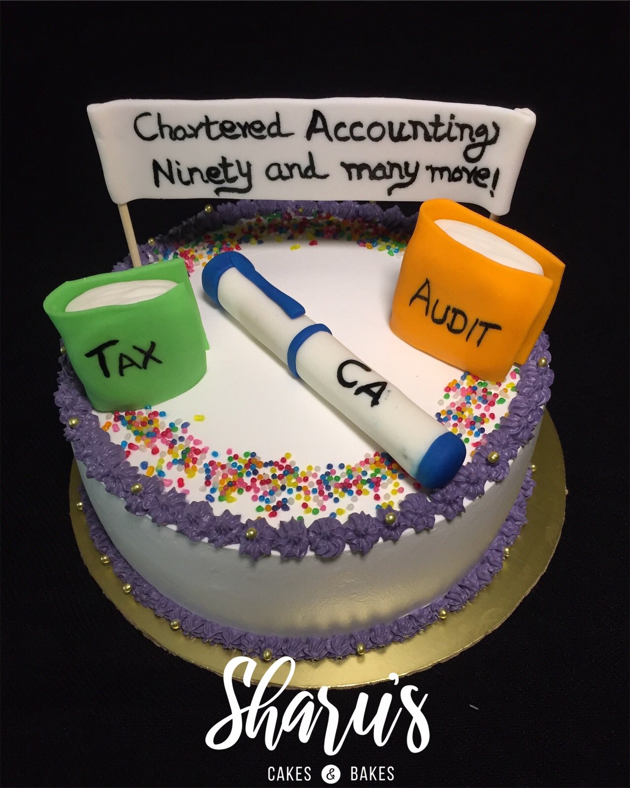 Today's Beautiful graduation cake designed for an Accountant FATMA!  congratulations!!🥳🎈🎉🎊 Love it❤❤ Call us for you unique Cake Design :… |  Instagram
