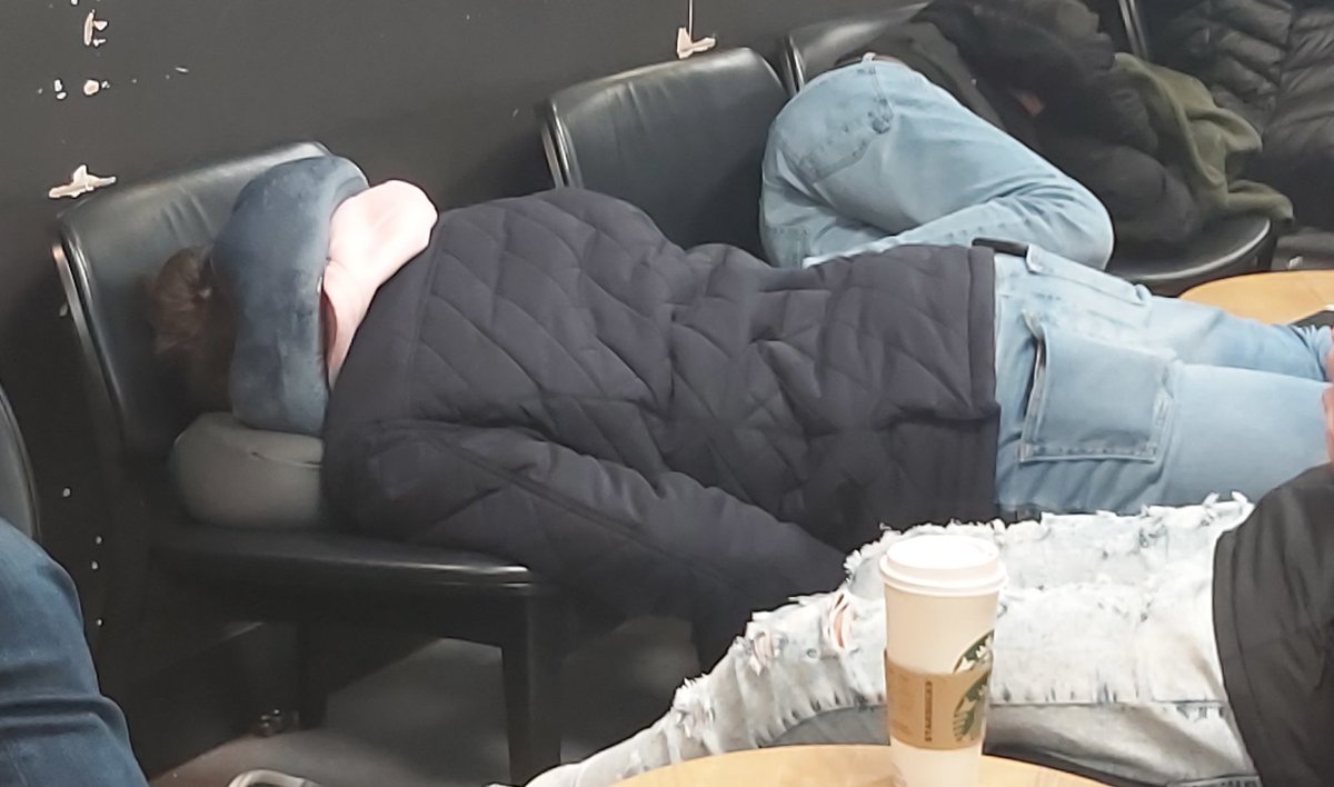 CesarRibes's tweet image. Cuando llegas a casa después de un fin de año de locos