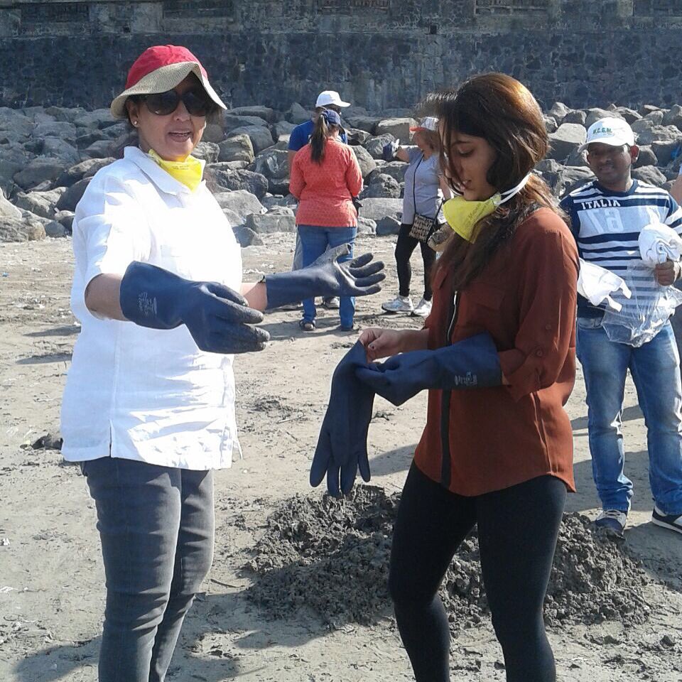 neenakulkarni's tweet photo. A handful of us started #cleanmahimbeach drive along with @mybmc G North ward and #citizenforum Mahim in 2016. Today it bears fruit! Hope the latest news includes our little patch of Mahim Beach for which we strived. #swatchhamumbai #mymumbai https://t.co/qLXmiMBSNs