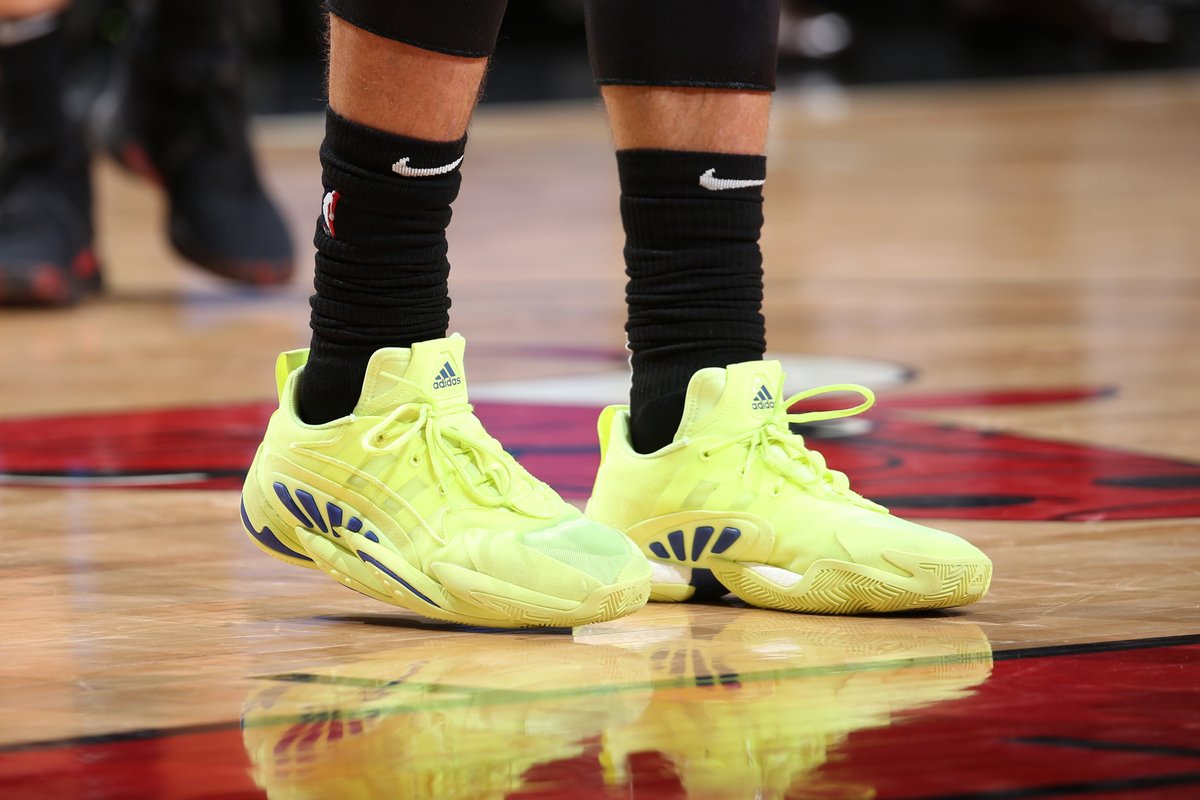 B R Kicks Zachlavine In The Adidas Crazy Byw X 2 0 Tonight