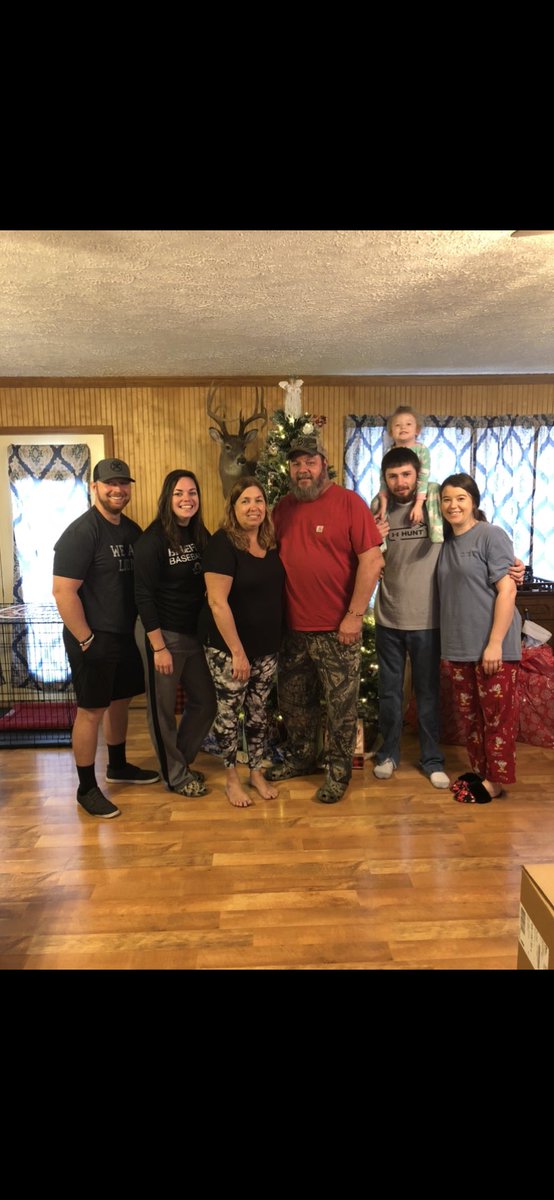 BatcherJustin's tweet image. Had a great 2019, Christmas, and New Year thanks to these great people in my life right here! Can not wait to see what 2020 has in store for us! I love y’all! ❤️