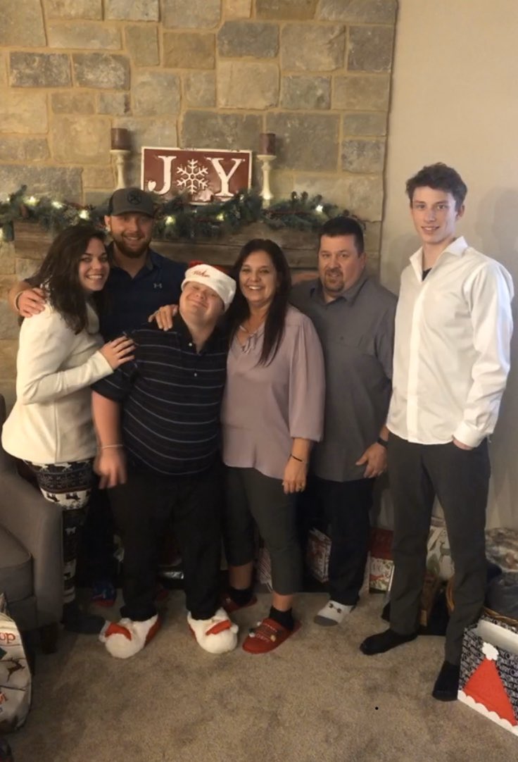 BatcherJustin's tweet image. Had a great 2019, Christmas, and New Year thanks to these great people in my life right here! Can not wait to see what 2020 has in store for us! I love y’all! ❤️