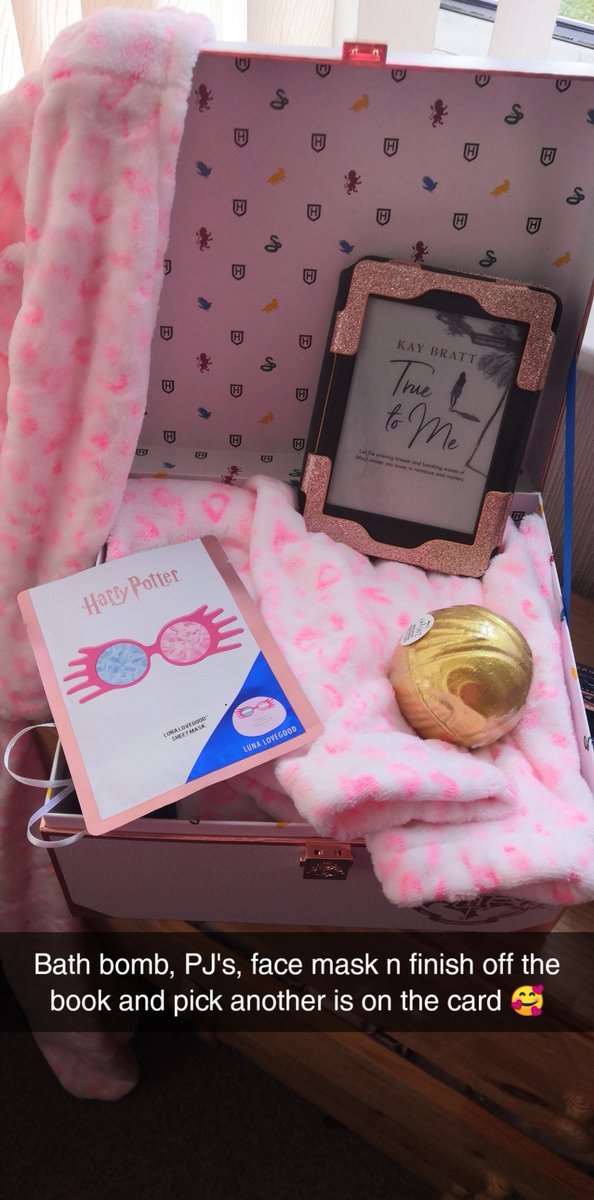 osbornesl86's tweet photo. Day 2 of 366 ..... Little bit of blissful heaven 🥰 #metime #harrypottergeek #peaceful #shimmer #goldensnitch #lunalovegod https://t.co/a7LFgSvrpS