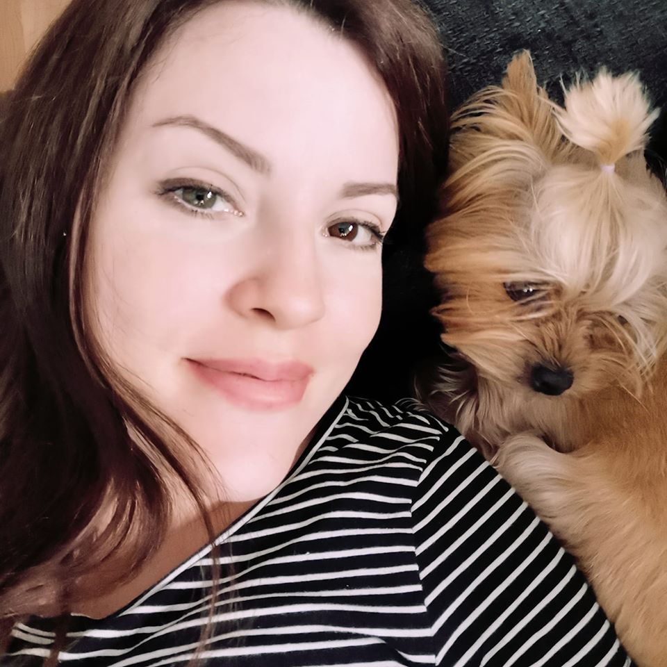 Ailyn_Gimenez's tweet photo. 29-07-19 (moment back) Ailyn tells us: ''Relaxing days we'll be soon over... Working on a new collaboration. This time with some Russian friends 💙''
#ailyn #athina #dogfie #ailyngimenezgarcia #ailyngimenez #singer #yorkiesofinstagram #yorkshireofinstagram #sweetandadorable https://t.co/UkbkCOliC3