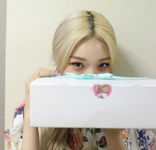 kchunghapics's tweet photo. hi everyone a donation pool for projects for chungha’s birthday is now open! I personally helped them with sending food to chungha and her staff/balladang during snapping with the last pool, so if you’d like to be apart of it please donate here! https://t.co/3xqdz9O3jc