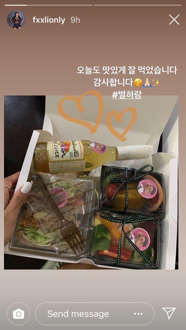 kchunghapics's tweet photo. hi everyone a donation pool for projects for chungha’s birthday is now open! I personally helped them with sending food to chungha and her staff/balladang during snapping with the last pool, so if you’d like to be apart of it please donate here! https://t.co/3xqdz9O3jc