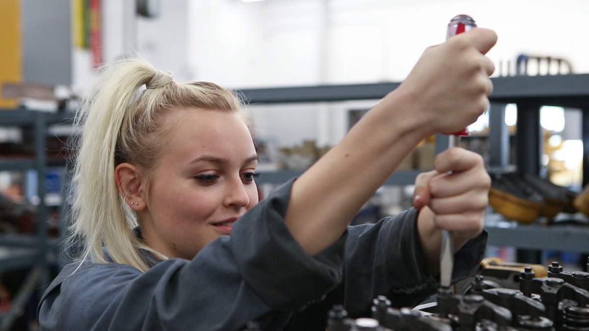 AppliedTechSLC's tweet image. New Year = No Limits 🚀 
Let us help you take your next step into your new year &amp;amp; new path to an exciting new career! Get it 😉 2020 could be a whole new world! #SATTS #SLCC #TechSchool