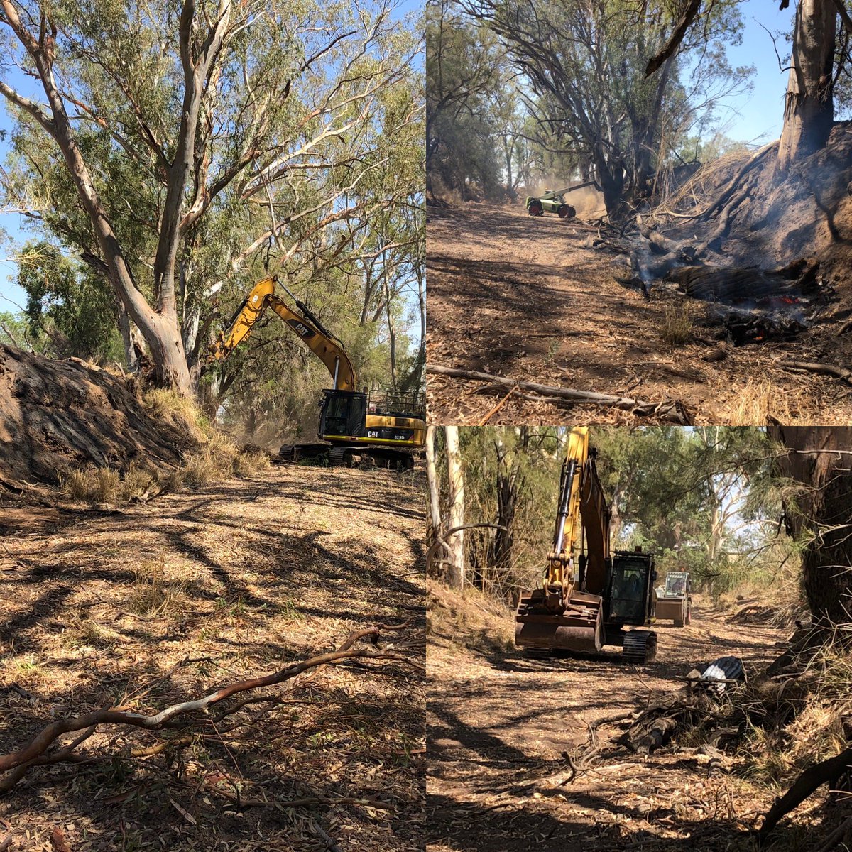 bugs_are_us's tweet image. Farm toys to the rescue, lightening strike in creek last night a bit close to houses #firebreaks
