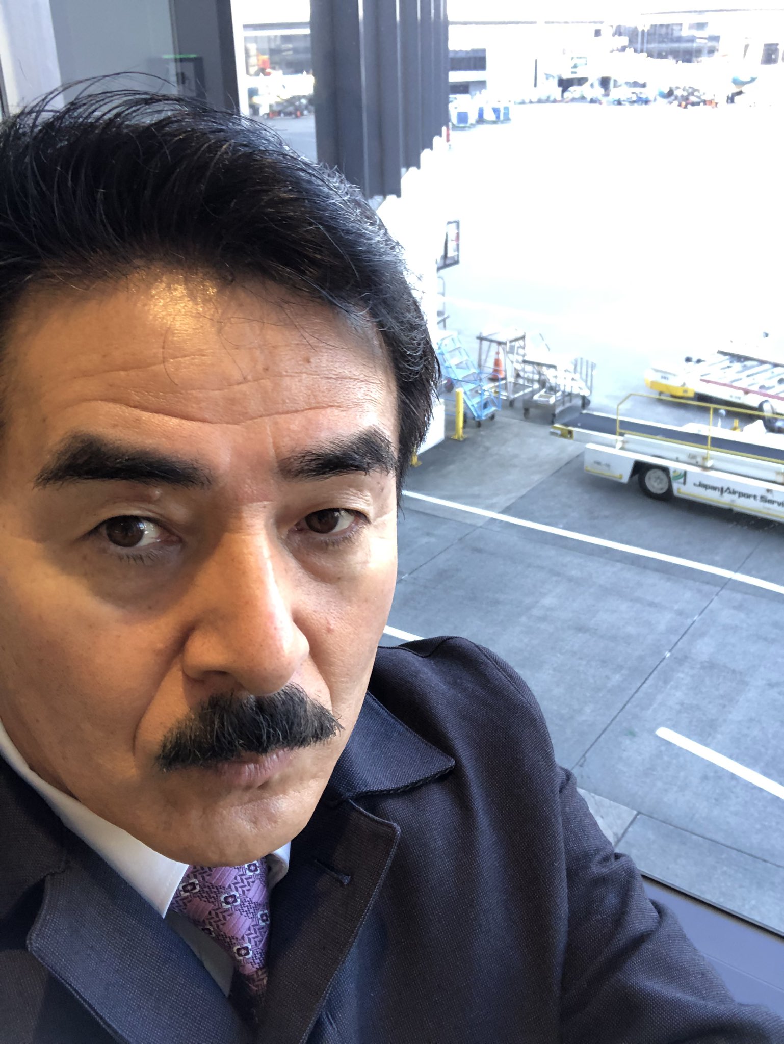 佐藤正久 成田空港着 これからご遺骨収集 海洋安保関連等で マリアナ諸島 ミクロネシア フィリピン インドネシアを訪問して参ります 久々の自撮り やっぱり上手くいきません 残念 T Co 1m0kn4idua Twitter