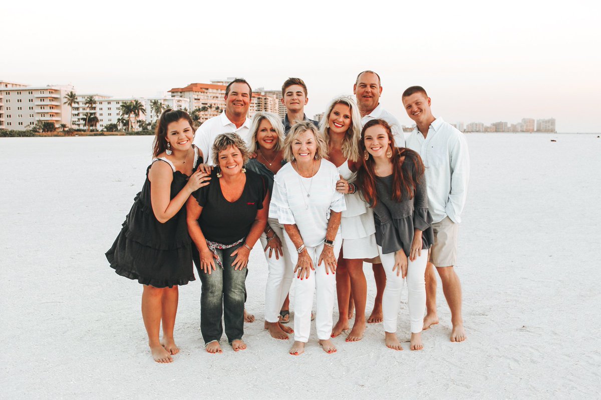 timleroy4's tweet photo. Blessed with a great family!! #marcoisland https://t.co/28wjjXffL8