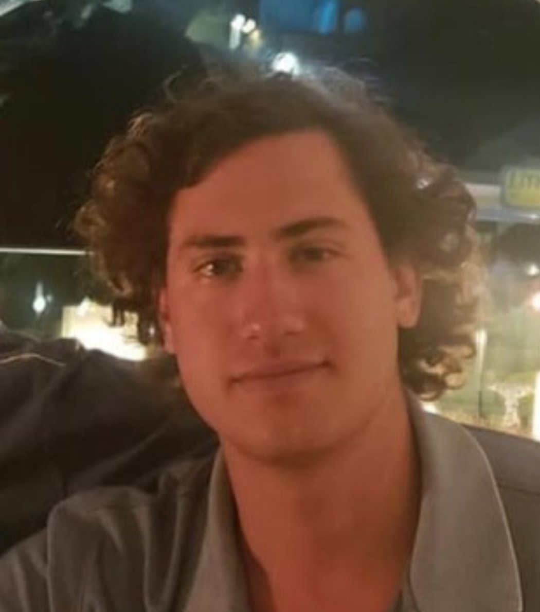 paulmartinperu's tweet image. URGENTE!!! POR FAVOR!
Mi sobrino Giacomo Boccoleri cayó al río Cañete en Laraos, Yauyos (cerca a Huancaya).
Se necesita ayuda de gente que esté y/o conozca la zona.
Contactos: Sebastián Ratto 966 756 564 y Gian Carlo Boccoleri 997 344 542.