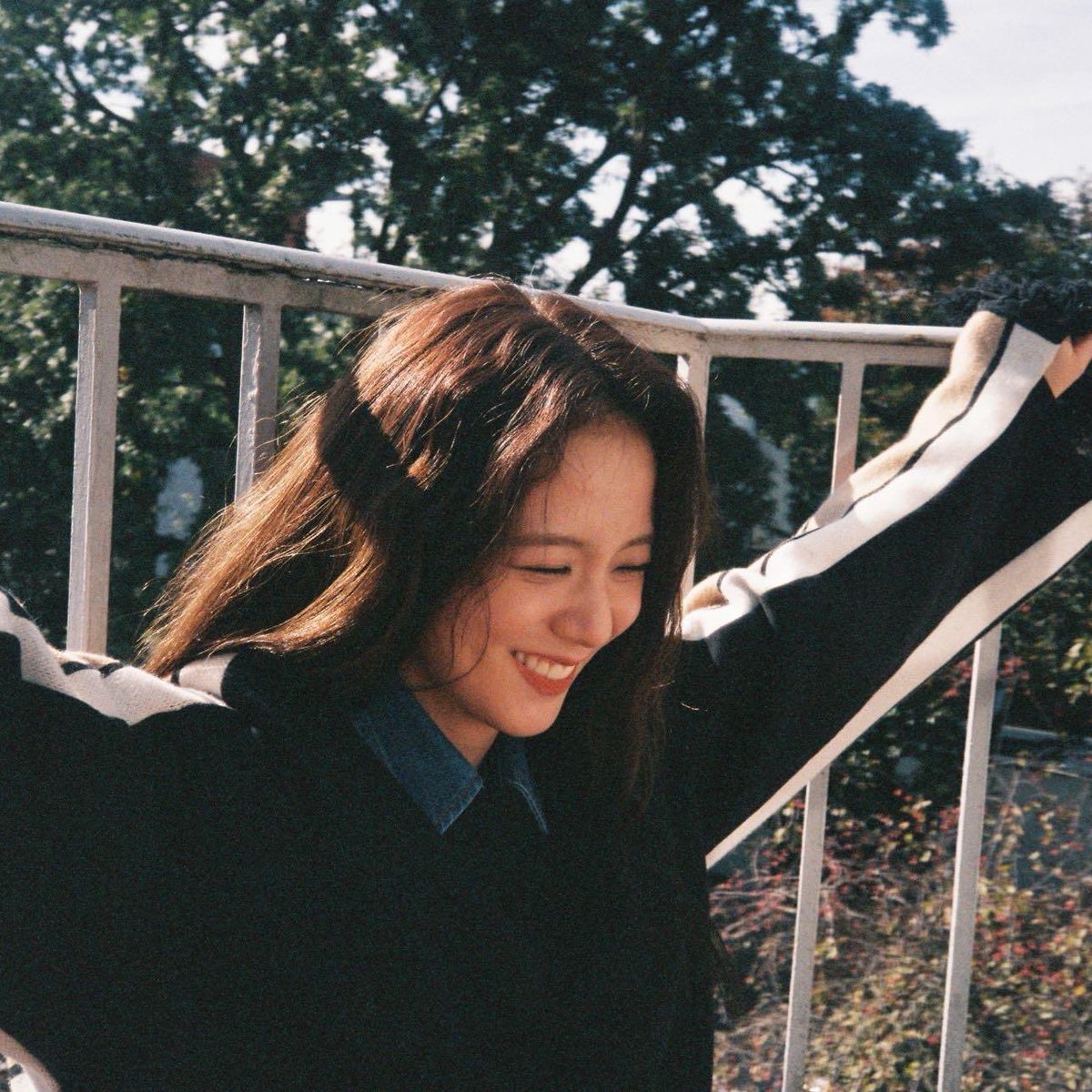 badgvichs's tweet photo. felicidades reina te quieroooooo muchísimo disfruta mucho de tu día ojalá siempre tengas motivos para sonreír y estés rodeada de gente que te quiere y te aprecie feliz vida 💛 #HappyBirthdayJisoo https://t.co/0jDeHW7u8x
