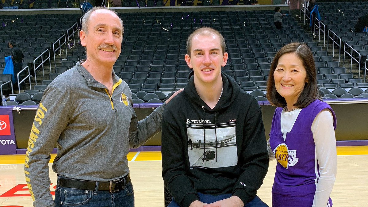 DrTroyScience's tweet photo. My aunt &amp; uncle got to meet the man, the myth, the legend: Alex Caruso. After being in his presence for 5 minutes my uncle regrew all his hair and my aunt won the lottery. Truly the 🐐 and deserving of all-star status #Lakers https://t.co/lhFPL9zC1T