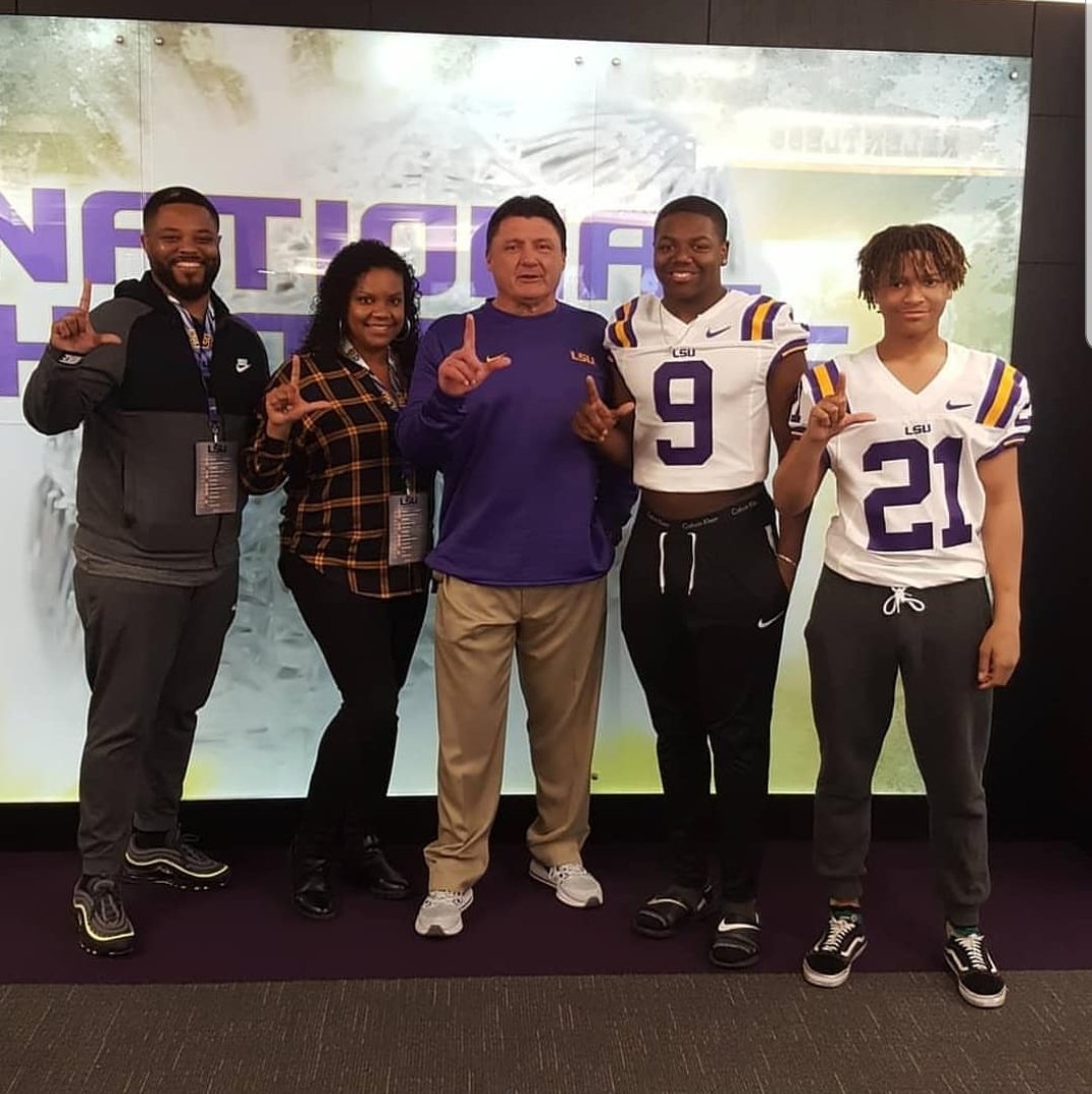 RashadDaviSr_'s tweet image. See y'all soon #geauxtigers @Mzladydd @RashadDaviSr_ @itsrameredavis @LSUFBrecruiting @LSUFTBL @Geaux247 @LSUfootball