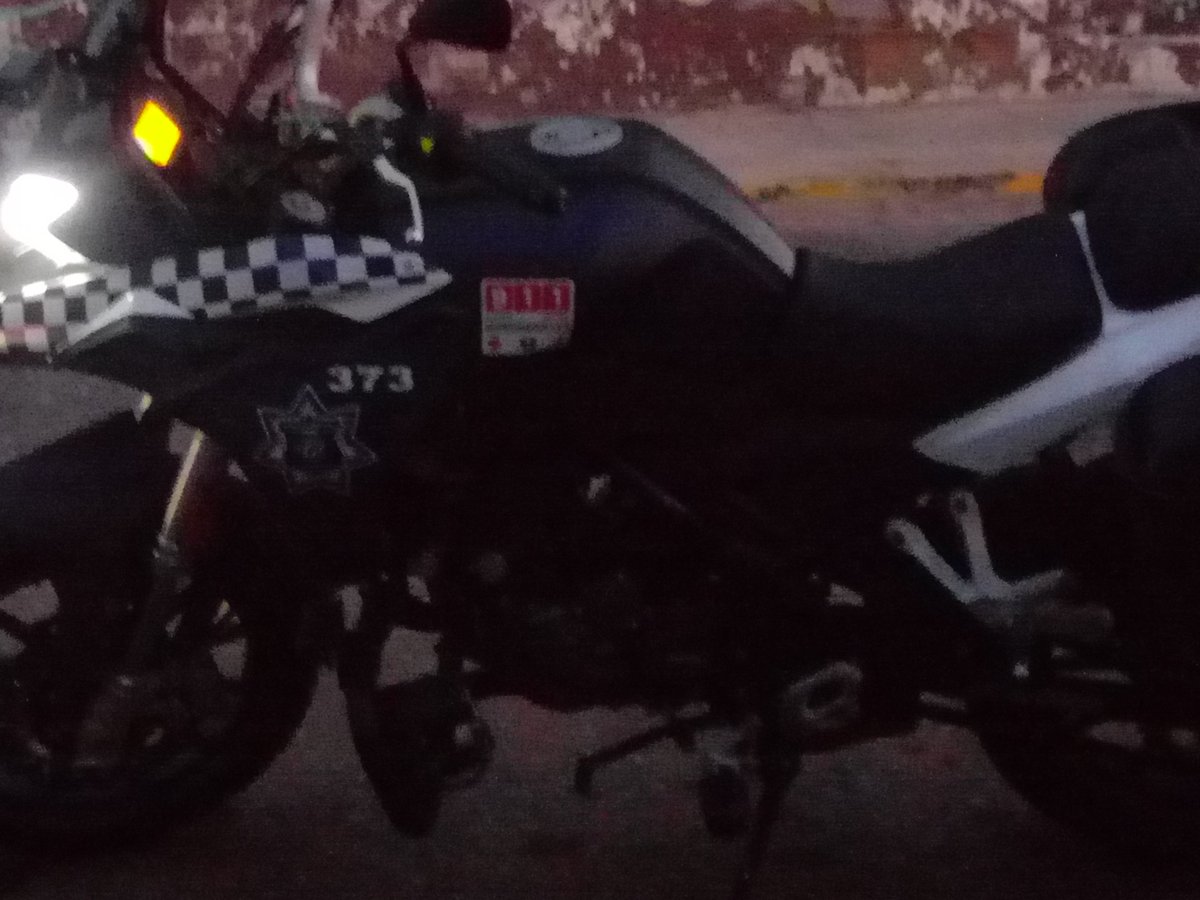 anachocoorock's tweet photo. @LaondaOaxaca Policia vial pide SI o SI "mordida" para dejarte ir.
La desesperación de los viales por tener su año nuevo, exigen 500 o te cancelan tarjeta y no te leen los articulos de la ley de transito según que violaste aún con papeles. Retén en 20 de noviembre Oaxaca. https://t.co/vNsPNEPiEv