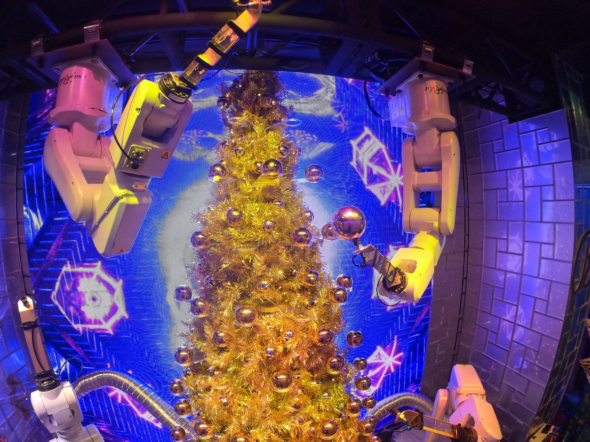 Tojek_VFX's tweet image. Great to see @andyrobot projects 3 times in the @ABBRobotics 2019 highlights video.  They included our #robotband on Chinese National TV, #roboscreens at the @ScienceCentreSG Future Makers, and robots performing in the @Bloomingdales holiday windows!

youtu.be/iOstGVDaJW4