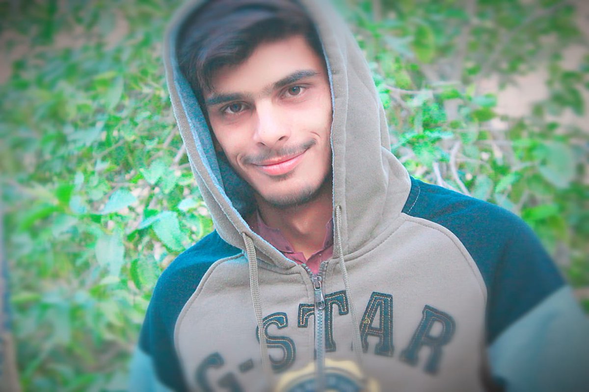Ronashwarraich1's tweet photo. Beauty is power. A smile is its sword https://t.co/3mMk6Ac0cA