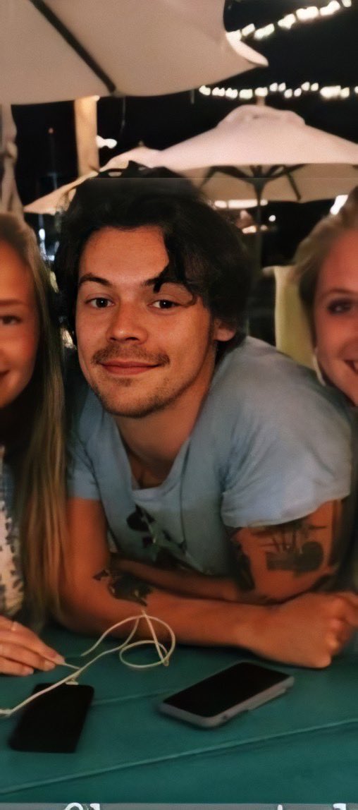 laiaisfalling's tweet image. I promise I'm ugly just because he took all the beauty of this world