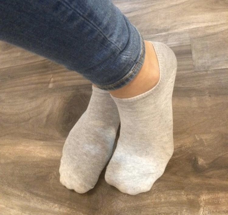 laylafindoms's tweet photo. selling socks! 💖 the longer you want me to wear them the more i charge #feet #feetpic #feetpicturesforsale #socks #socksforsale #dirtysocks #dirtyfeet #findom #footfetish #fetish https://t.co/dvl4fVxEKq