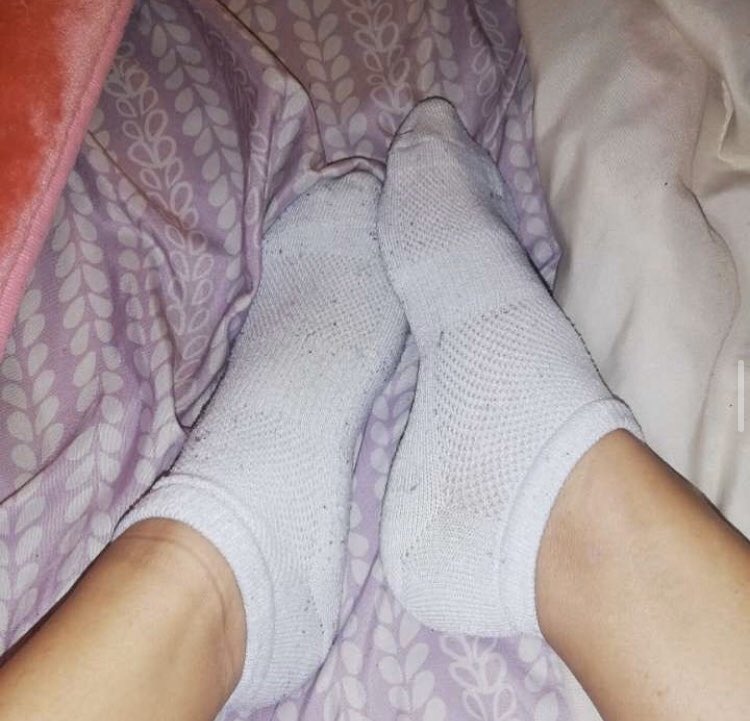 laylafindoms's tweet photo. selling socks! 💖 the longer you want me to wear them the more i charge #feet #feetpic #feetpicturesforsale #socks #socksforsale #dirtysocks #dirtyfeet #findom #footfetish #fetish https://t.co/dvl4fVxEKq