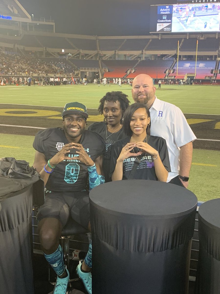 dontaemanning_8's tweet photo. This is by the grace of GOD❗️ Let's go Eugene #GoDucks 🦆💚 #TLG⚡️ #816  #UAALLAMERICA https://t.co/MI4nfUoNJA