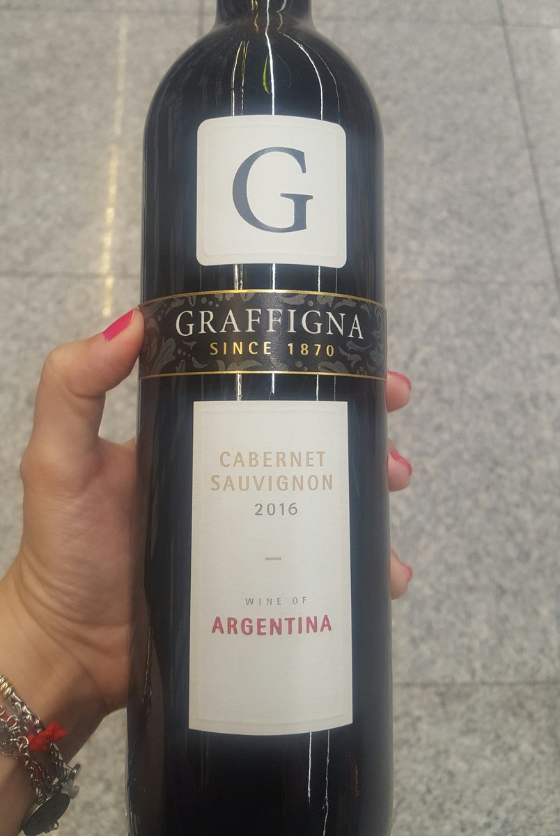 kmiis's tweet photo. Llegué de correr mis 3 km.
Merezco este sanjuanino de mis pagos.
#Graffigna
#winelover
#Wine
😍🍷😍 https://t.co/QMAh5wMRot