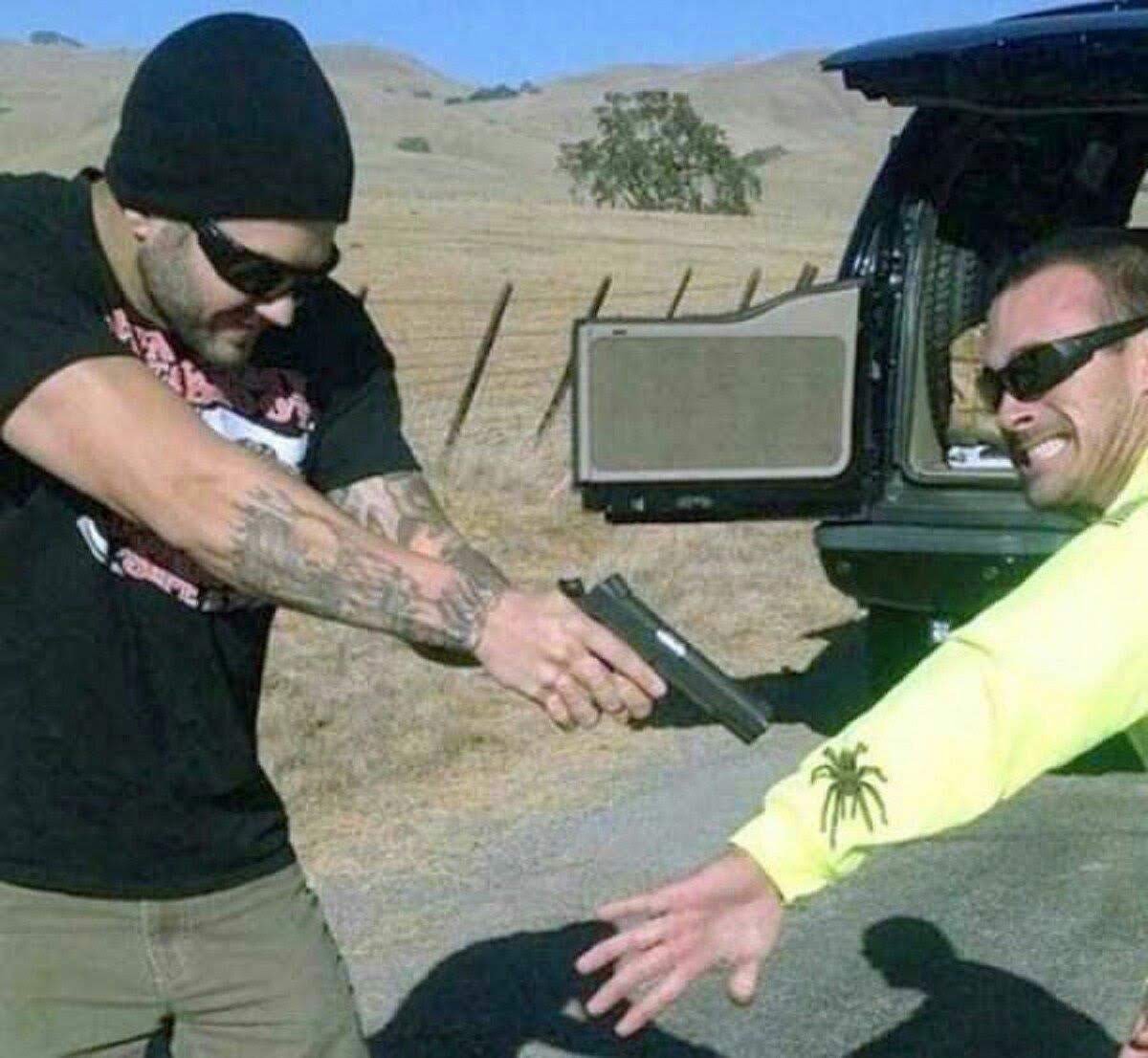 ZoldaFitzgerald's tweet photo. cw arachnophobia / spider

cant believe these two dudebros literally re-enacted a scene from my fic https://t.co/n2zRtHhElJ