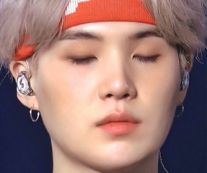 day 4: i want to boop yoongi’s button nose