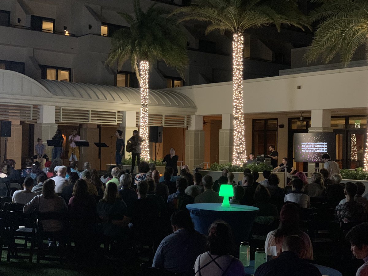 jdopenlyme's tweet photo. Opening worship on the Terrace for the Great Communion - the 2020 Q Christian Fellowship conference~!
#QCFellowship
#TheGreatCommunion
#Openlyme https://t.co/XmI43XAf1J