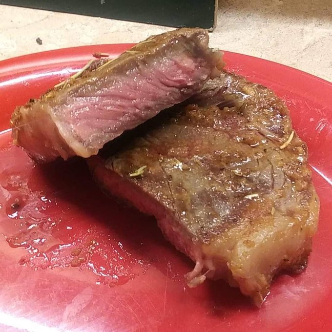 Ny strip steak mash potatoes and zucchini made medium #blacksoma https://t.co/2hagtPNoXN<a href="/tag/blacksoma"class="tags"><span>#blacksoma</span></a>