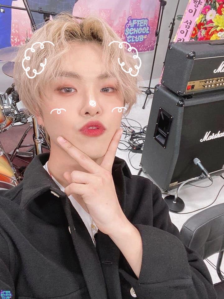 dojoon_burrito's tweet photo. The kind of couple that’s always late but at least they look cute aren’t they?

#BlackRoseSelcaDay https://t.co/uEclbgMcUa