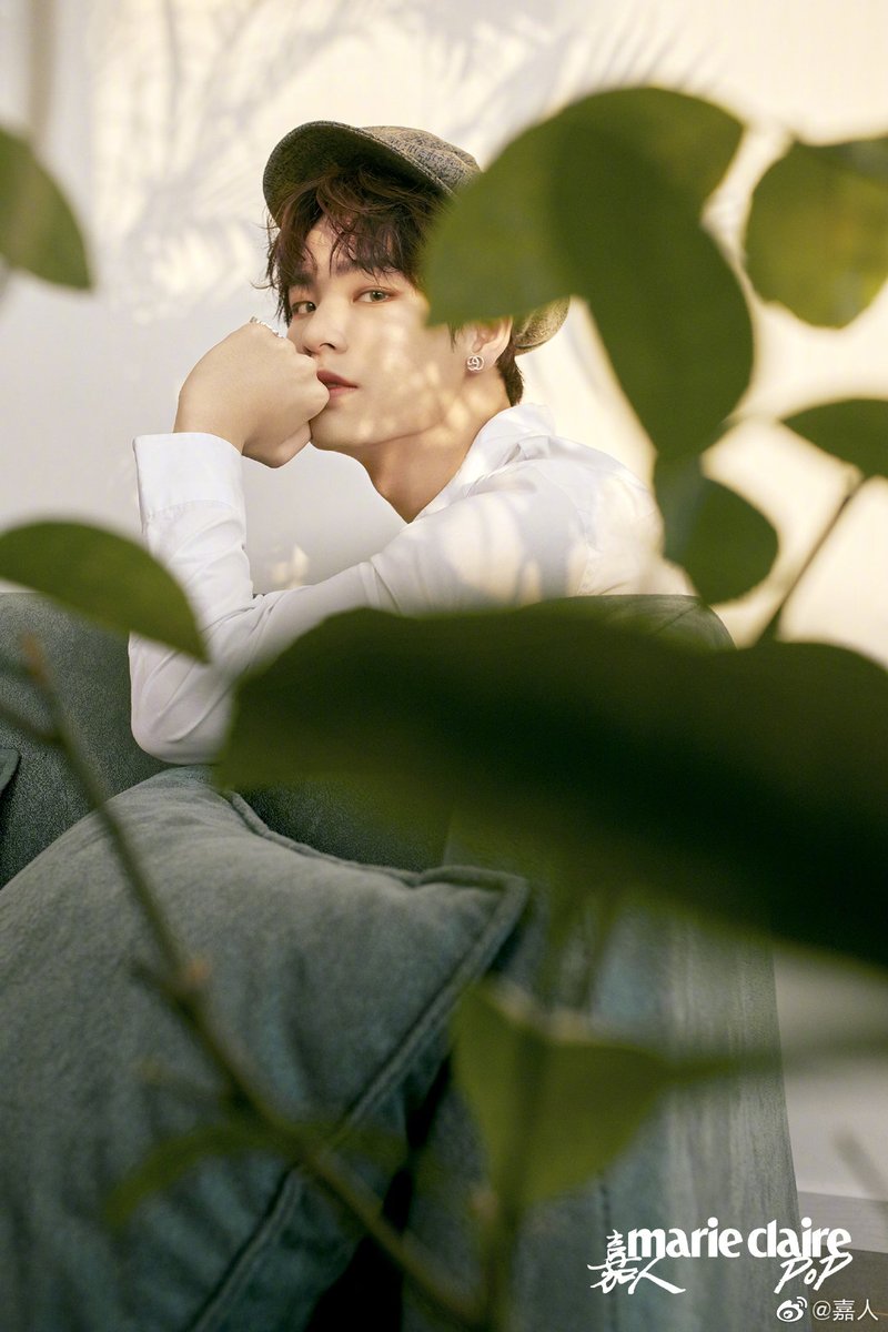 TrendingWeibo's tweet photo. #YaoMingming covers the latest issue of Marie Claire Pop.

#姚明明 https://t.co/cMZbs3iCMc
